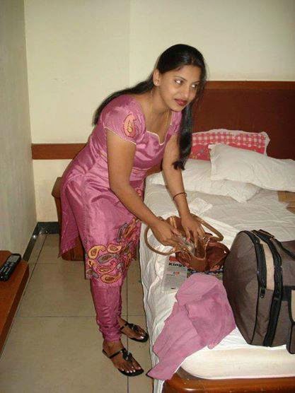 Online Aunty Pictures Desi Girls And Married Aunties Hot And Sexy Pictures 