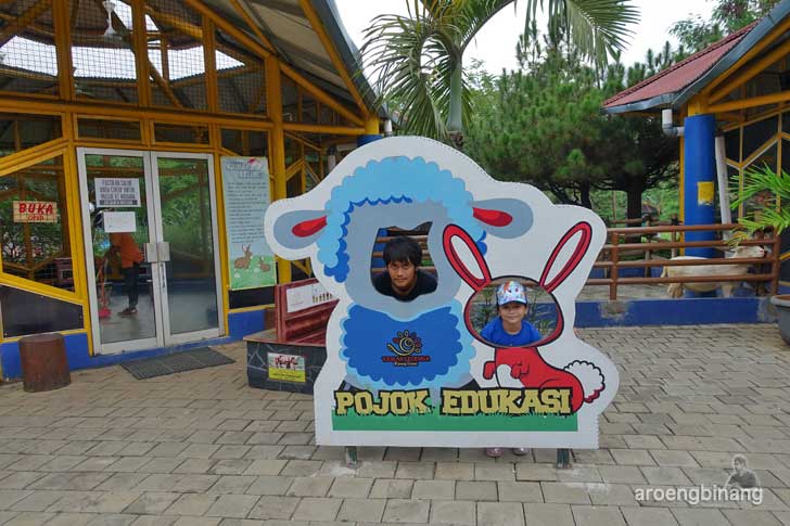 taman legenda keong emas tmii jakarta