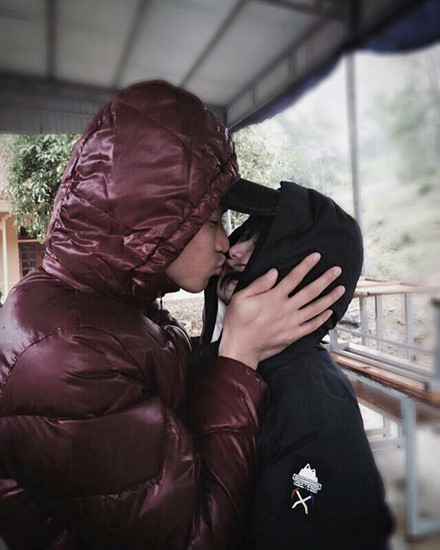 Tin nong showbiz: Tran Thanh - Hari Won khoa moi nong bong noi cong cong, Pham Huong dap tan tin don cuop nguoi yeu Ha Ho - Anh 8