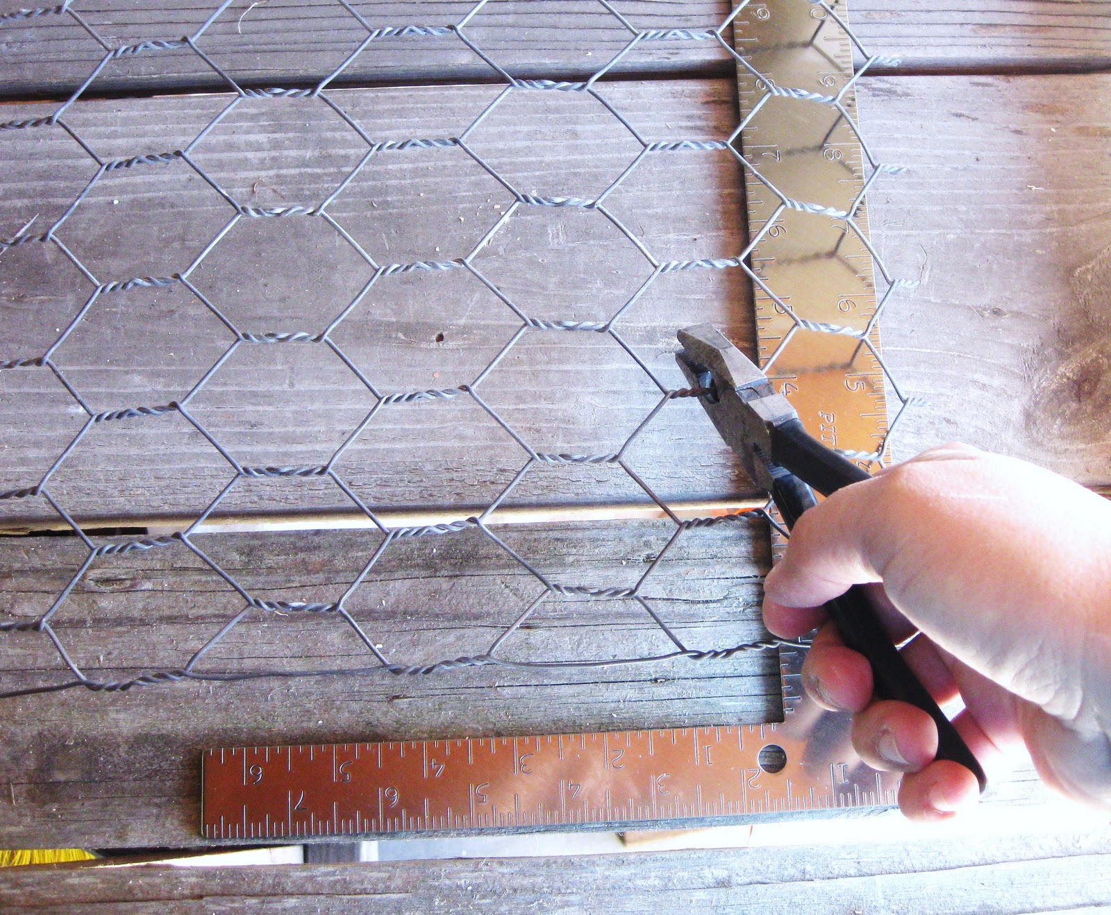 Back Bay Pottery Make a Shabby Chic Chicken Wire Frame