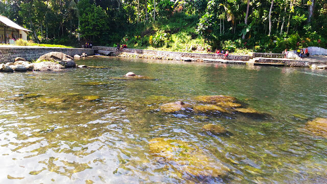 Backpacker Banyuwangi: MENIKMATI KESEGARAN PEMANDIAN ALAMI ''SUMBER