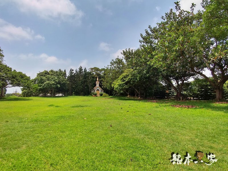 苗栗婚紗IG打卡景點|教堂廣場-飛牛牧場|寬敞露營營地設有盥洗區烤肉區好便利