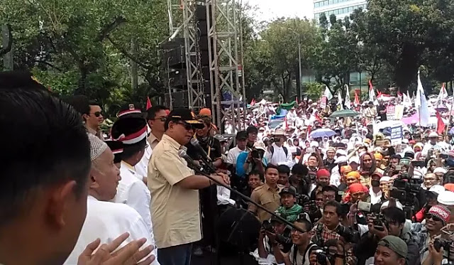 Prabowo Sebut Bantuan Pemerintah untuk Rohingya Hanya untuk Pencitraan Prabowo Sebut Bantuan Pemerintah untuk Rohingya Hanya untuk Pencitraan