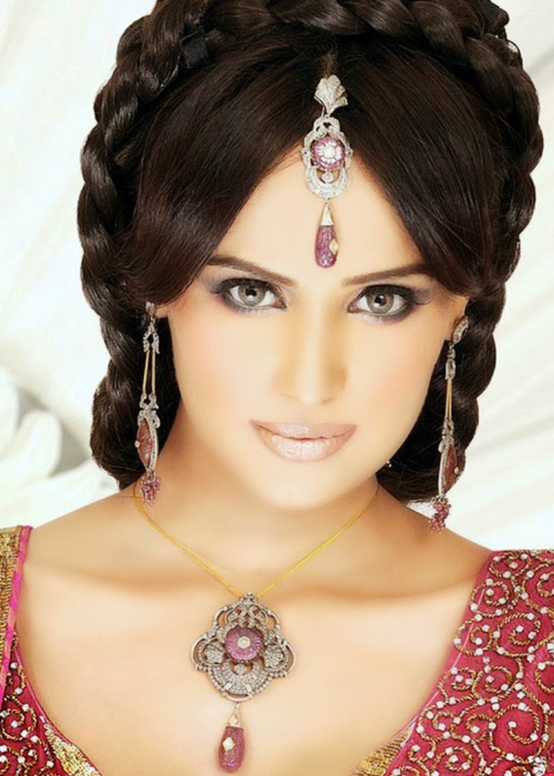 Mehreen Syed HD Wallpaper.