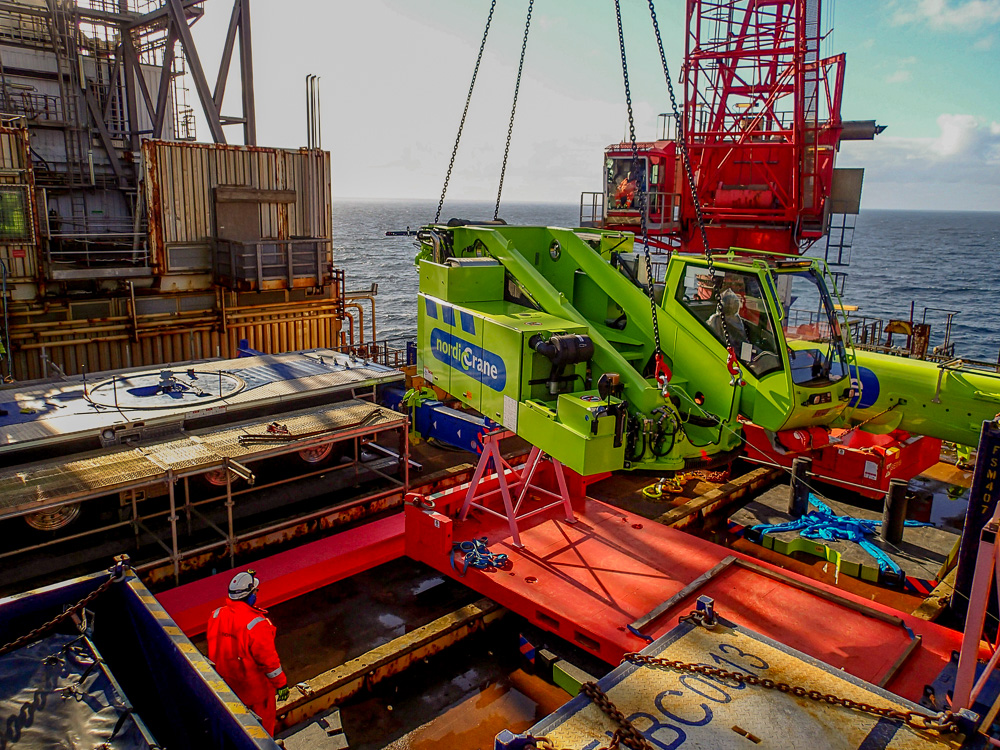 Nordic Cranes purchased six units of Grove GMKs Nordic Crane working in oil platform in the north sea