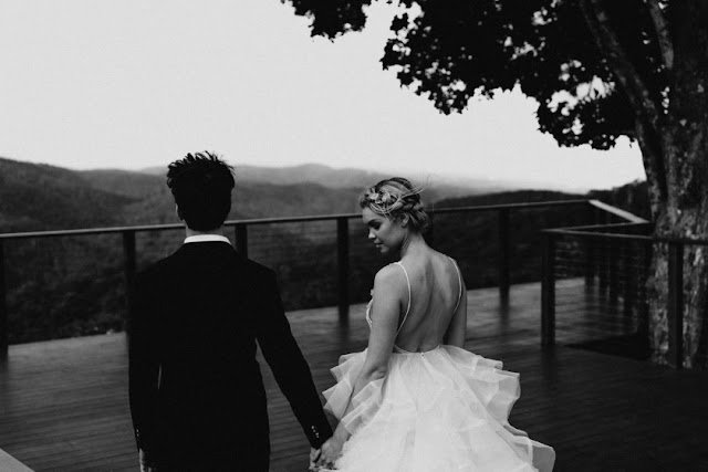 WHITE PARROT PHOTOGRAPHY AND FILM SCENIC RIM WEDDINGS GOLD COAST AUSTRALIAN DESIGNER