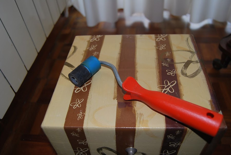 Como forrar una caja de vino de carton, como hacer una caja de regalo.