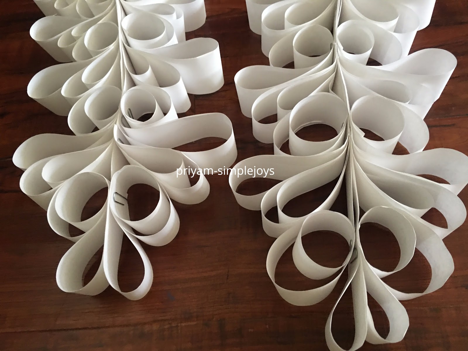 SimpleJoys Spiral Paper Backdrop