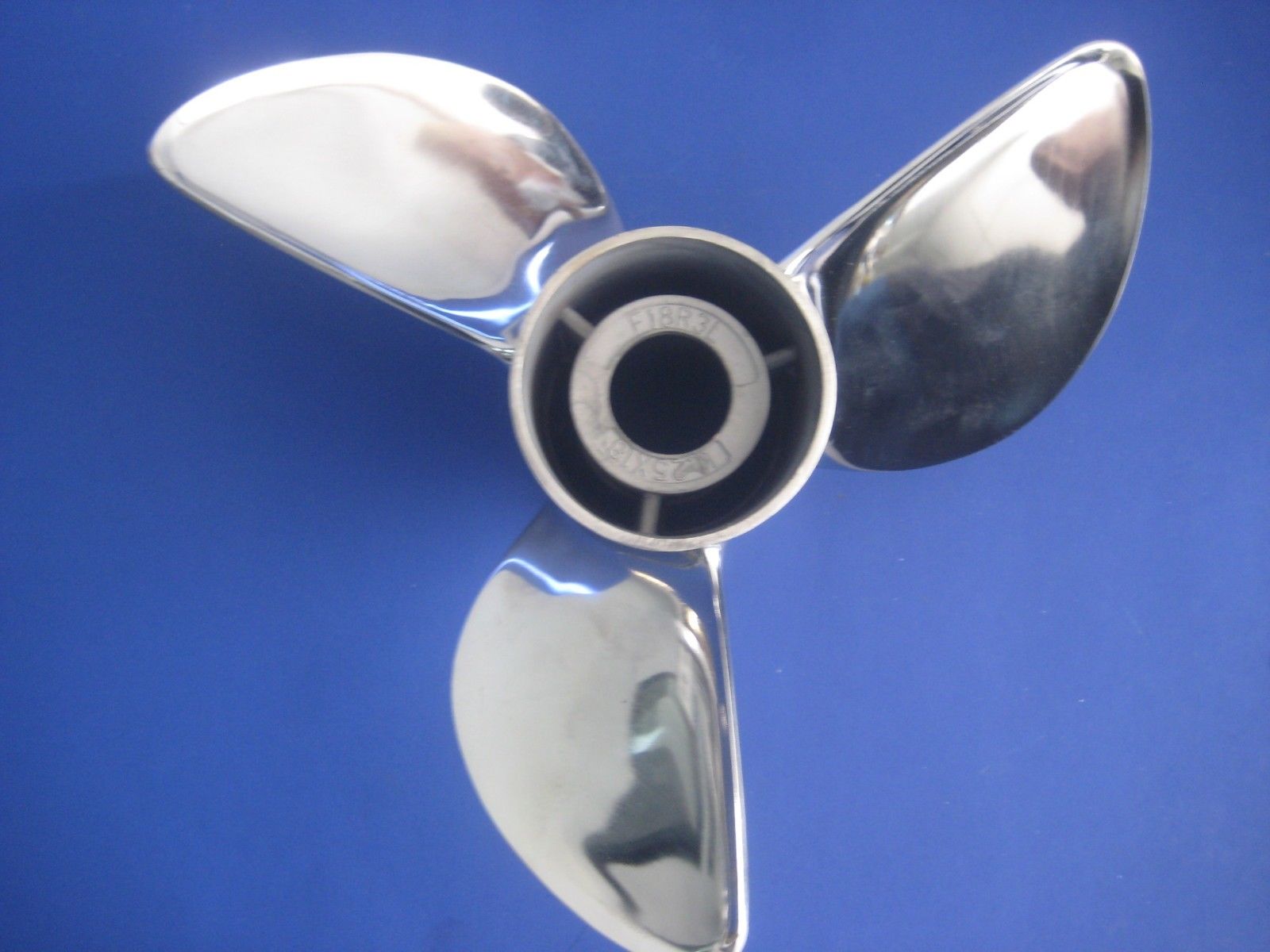 Selva Tuning Installing Hill Marine Semi Cleaver propeller (Part 1)