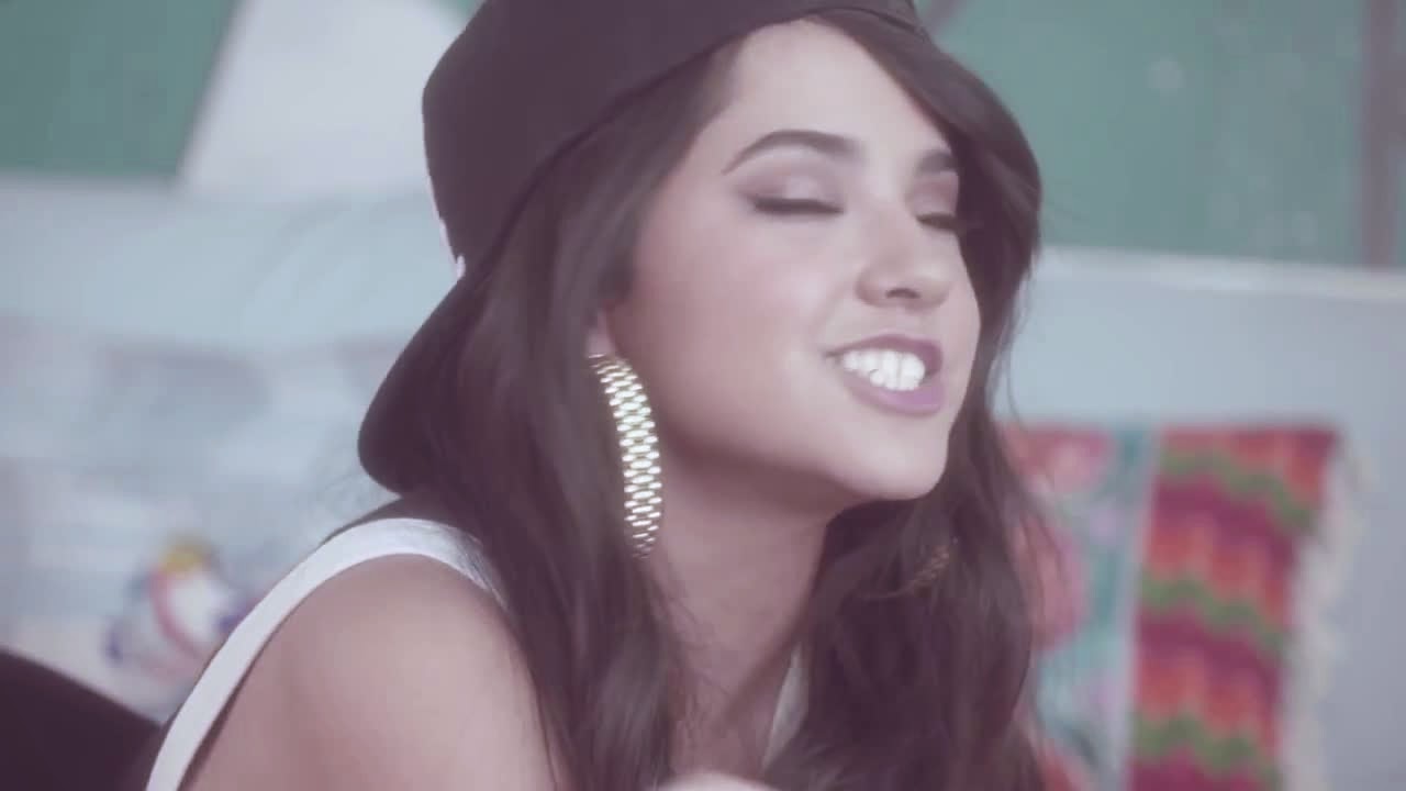 Becky G Shower 1HP