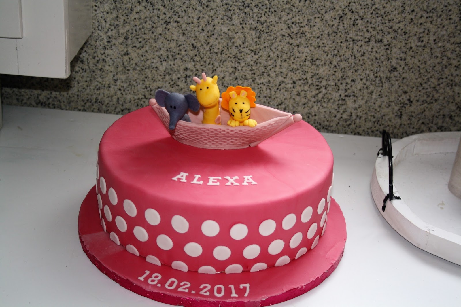 Backsucht: Arche Tauftorte mit Himbeer Sahne Füllung