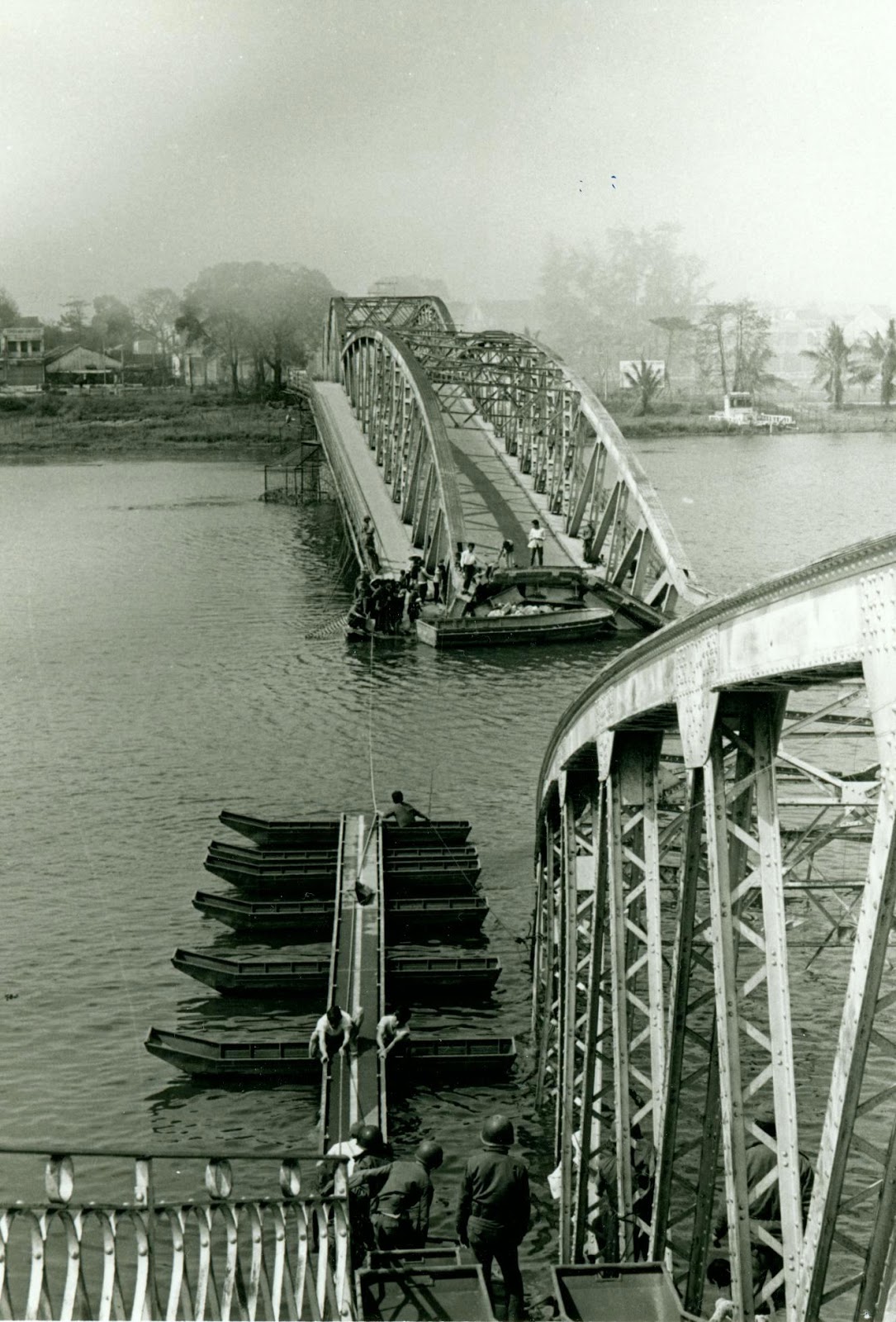 Truong Tien Bridge A History Of Hue S Legendary Royal Mint Bridge Johor Kaki Travels For Food