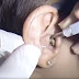 Elle va se faire retirer un bouchon d'oreille chez le médecin. Ce qui en sort, il faut le voir pour le croire!