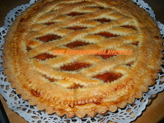 crostata con confettura di albicocche fatta in casa