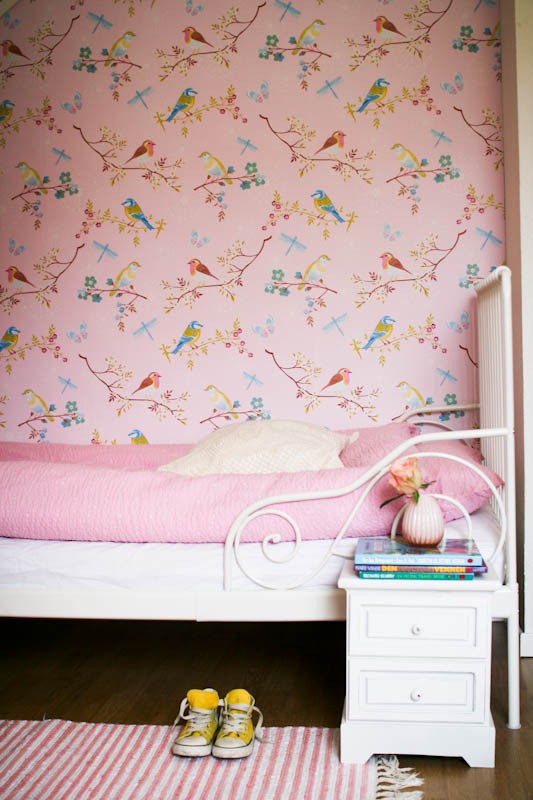 everyday lovely: Pretty Wallpaper in Tiny Places