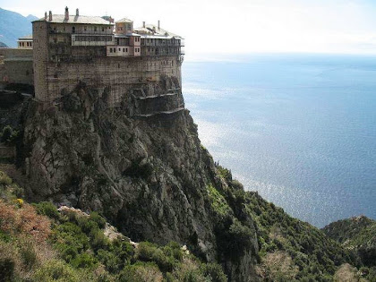 Μια υπέροχη διαδρομή στο περιβόλι της Κυρίας Θεοτόκου