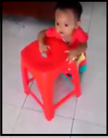 Bayi Lucu Ini Belajar Berjalan Tanpa Dipegangi, Lihat Kecerdasanya Bayi Lucu Ini Belajar Berjalan Tanpa Dipegangi, Lihat Kecerdasanya