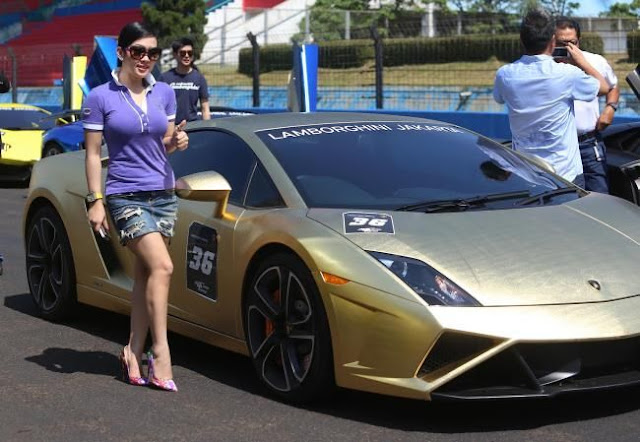 Berikut Adalah Deretan Artis Indonesia Dengan Mobil Mewahnya
