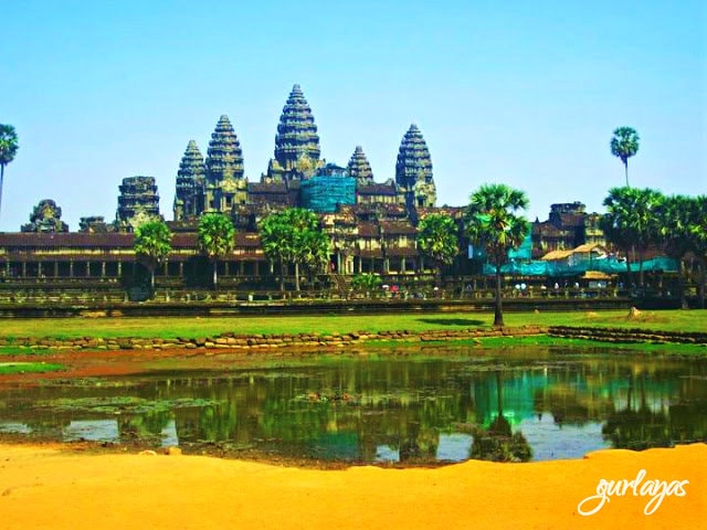 main temple Angkor Wat by gurlayas.blogspot.com