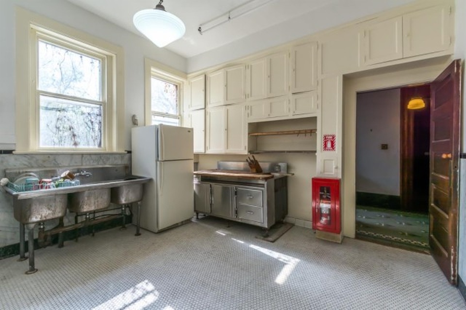 From City to Suburbia 1012 N Marquette St Davenport, IA 52804