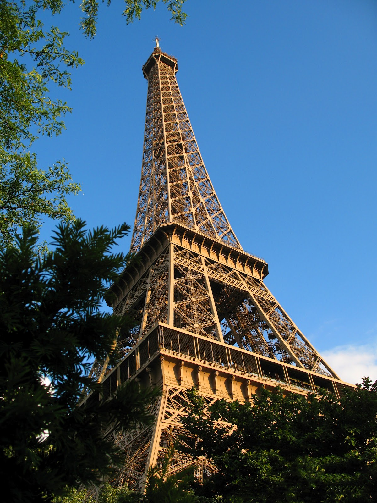 Gambar Wallpaper Eiffel Tower Building Gambar Background Menara Di Rebanas Rebanas
