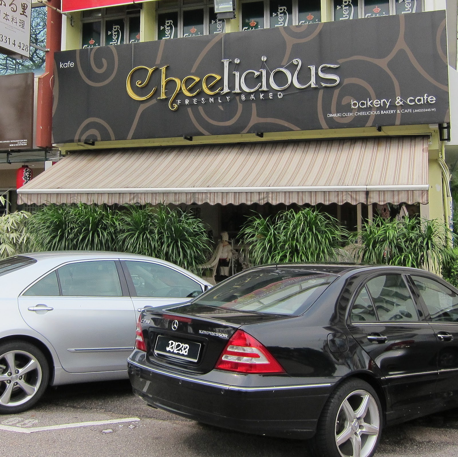 Cheesecake Cheelicious Bakery and Café in Taman Pelangi, Johor Bahru