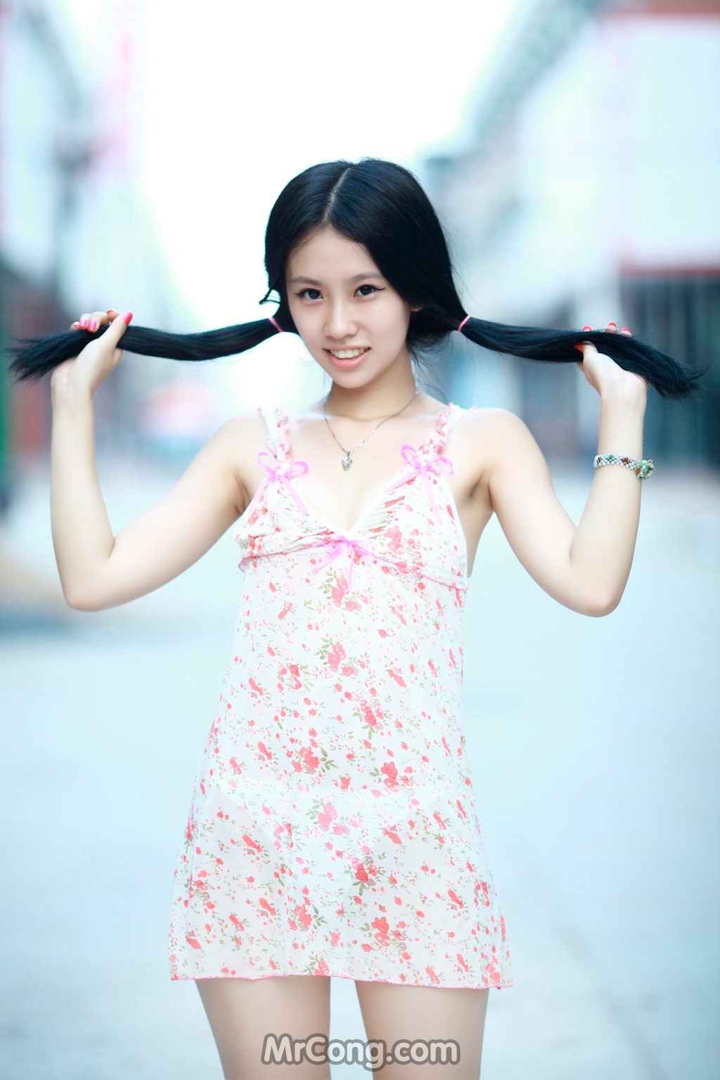 TouTiao 2016-08-07: Model Qi Qi (琪琪) (44 photos)