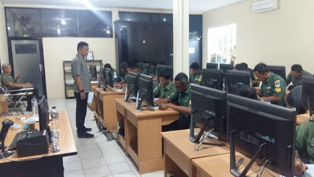 30 Anggota TNI Ikuti Ujian SIM di Polresta Tangerang 30 Anggota TNI Ikuti Ujian SIM di Polresta Tangerang