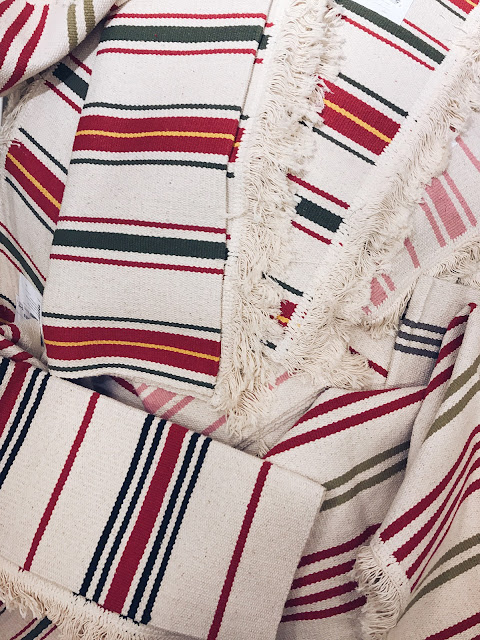 Bolso con alfombra de IKEA Bolso con alfombra de IKEA