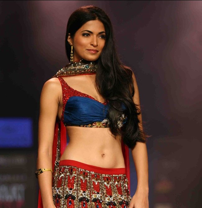 parvathy omanakuttan hot