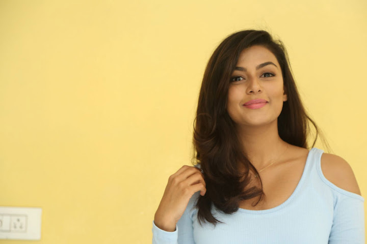 Anisha Ambrose At Fashion Designer S/O Ladies Tailor Interview