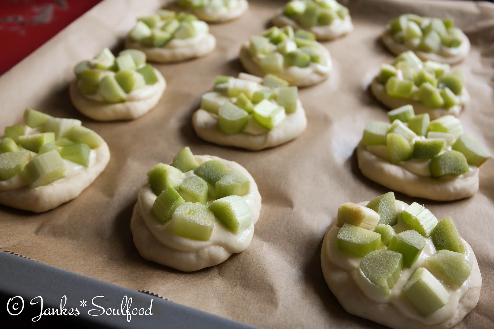 Jankes Seelenschmaus: Rhabarber-Quark-Plunder