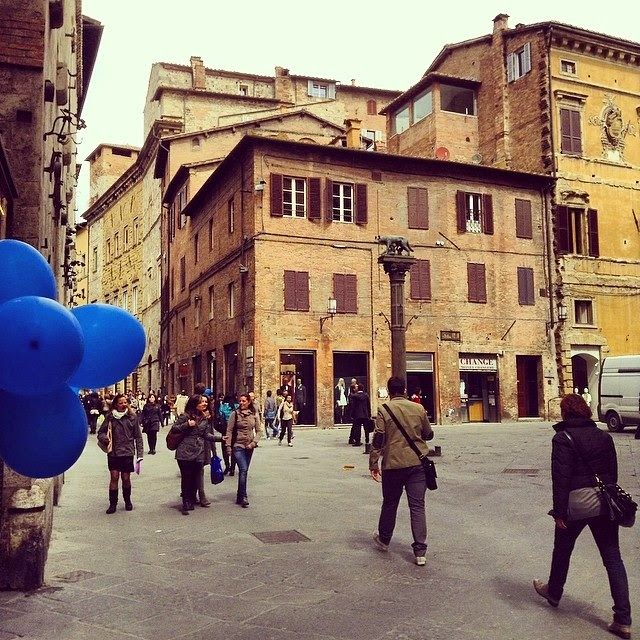 Siena, Piazza Tolomei
