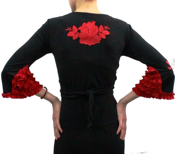 Manguito back with embroidered flower detail.