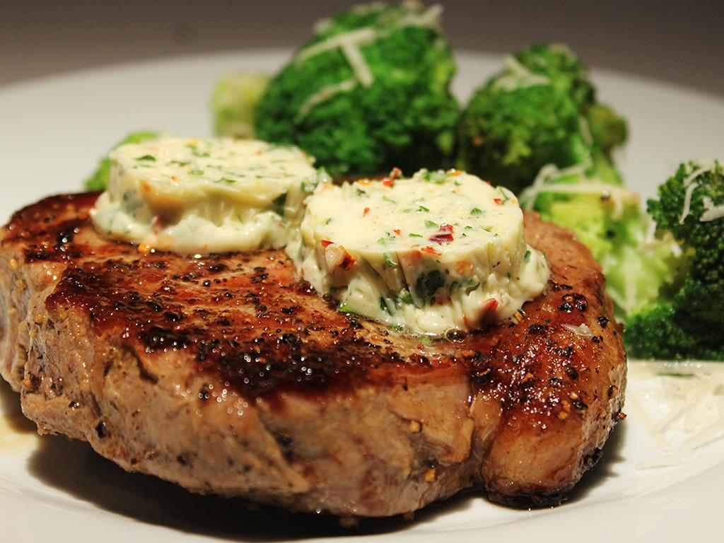 Sirloin Steak with Garlic Butter - World Food Recipes | World Food Cuisines