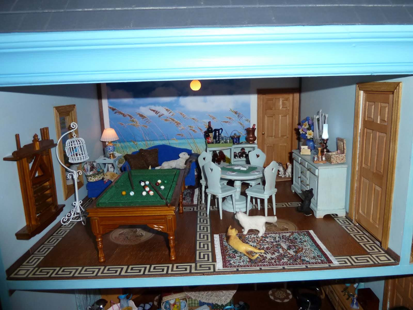 Mis Minis: Añadiendo mas detalles a la casa azul.