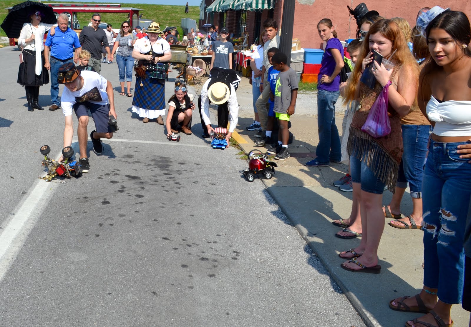 Over the Crescent Moon: Featured Teapot Racer: 