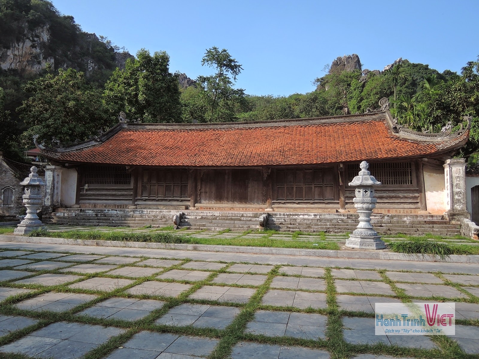 Tham quan chùa Thầy ở Hà Nội