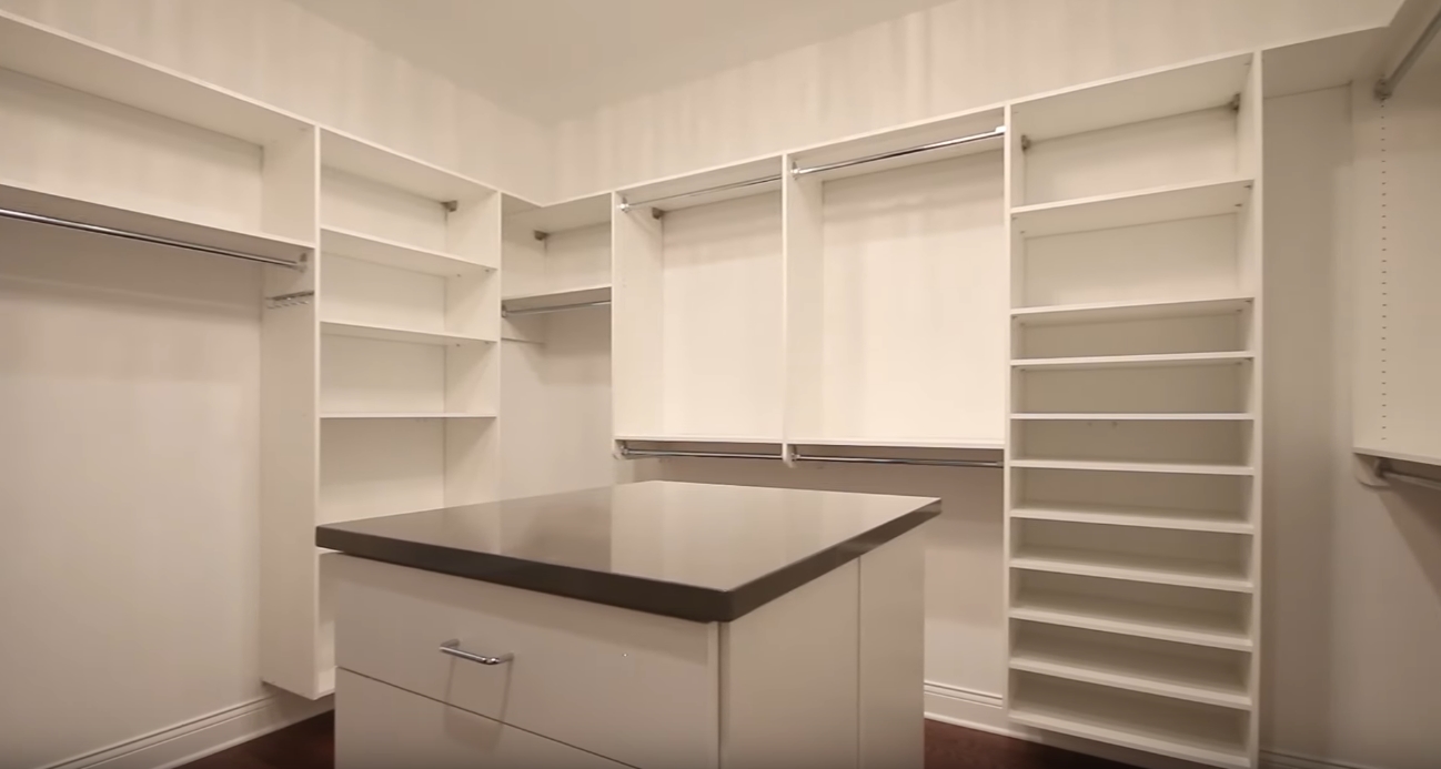 33 Interior Design Photos vs. Custom Home By KLM Builders Tour