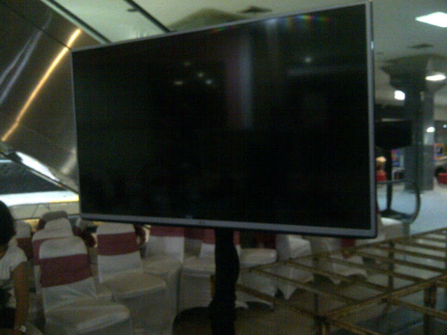 Sewa TV Plasma Untuk Event Dance Competition Emeron Lasting White di Atrium Java Mall