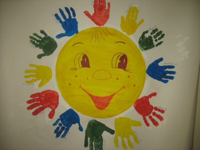 Миром правит доброта 2 младшая. Рисование на тему день защиты детей. Аппликация ко Дню защиты детей. Детские работы к Дню защиты детей.