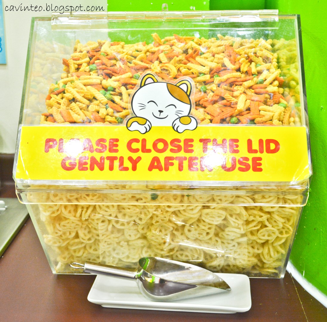 Entree Kibbles Manekineko Karaoke Kbox in a Japanese Name with the Use of Mobile Technology