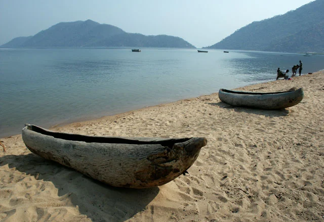 Matahari terbenam di atas Danau Malawi