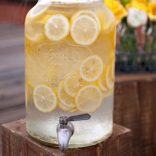 ideas para dar limonadas a los invitados en las bodas de verano+