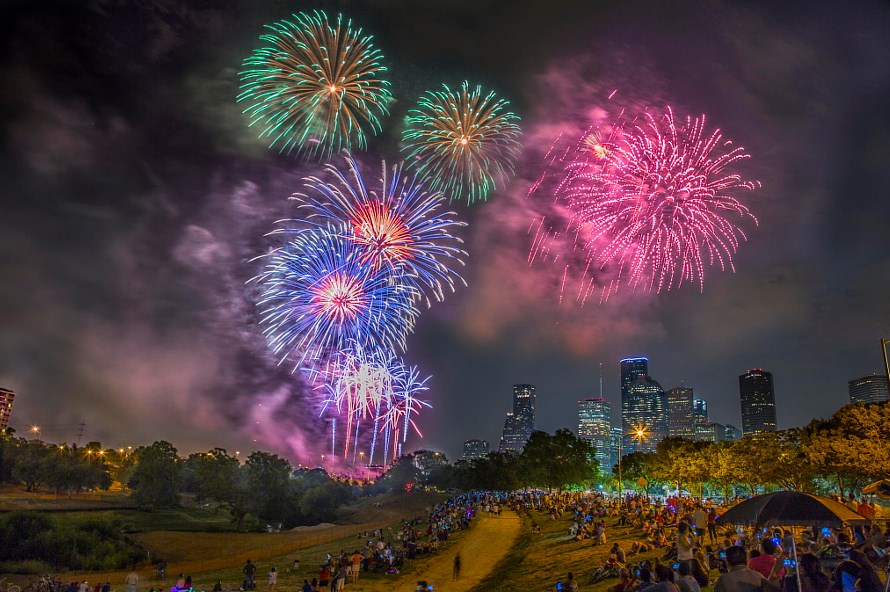 Tips Sederhana Memotret Pesta Kembang Api pada Acara Tahun Baru  di kota Tips Sederhana Memotret Pesta Kembang Api pada Acara Tahun Baru terindah