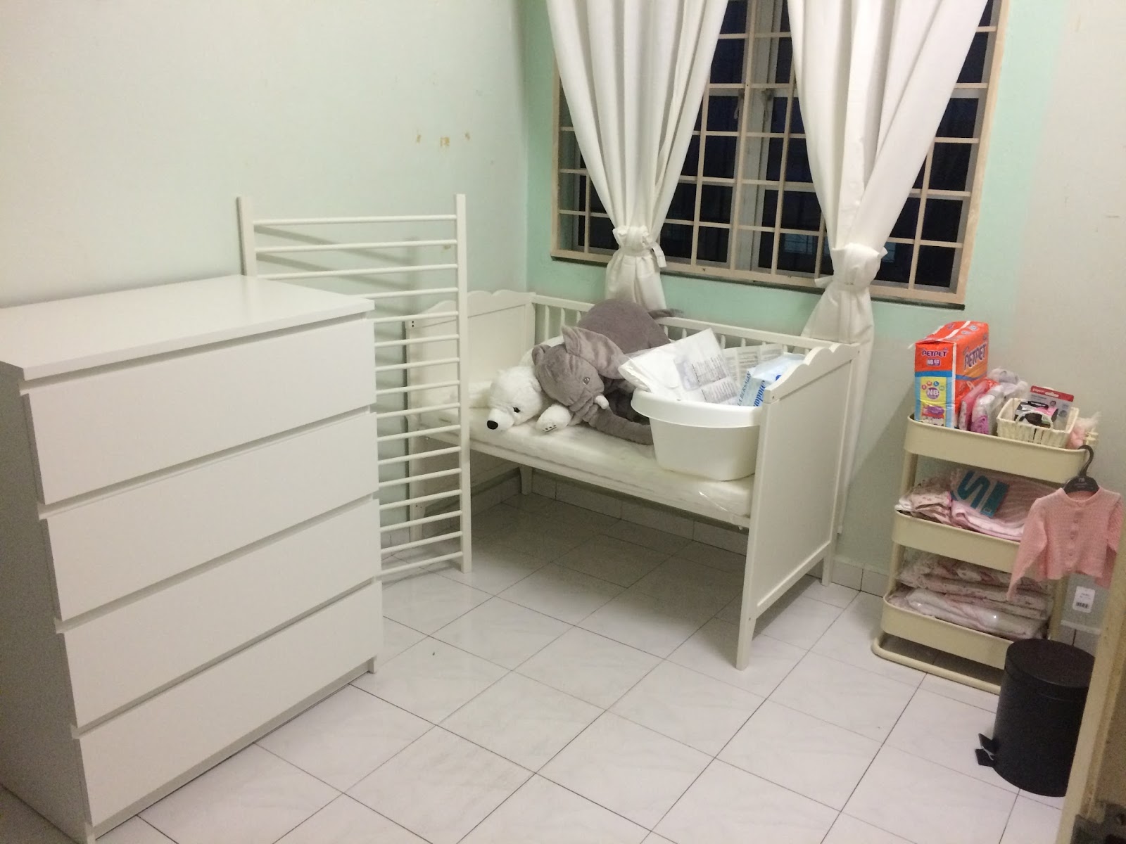 32 Rak  Baju  Baby  Beroda Untuk Mempercantik Ruangan