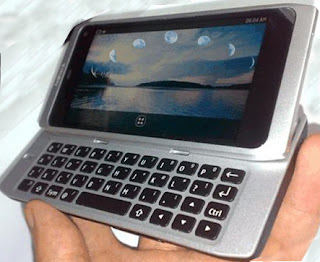 Nokia N950 cu tastatura reala