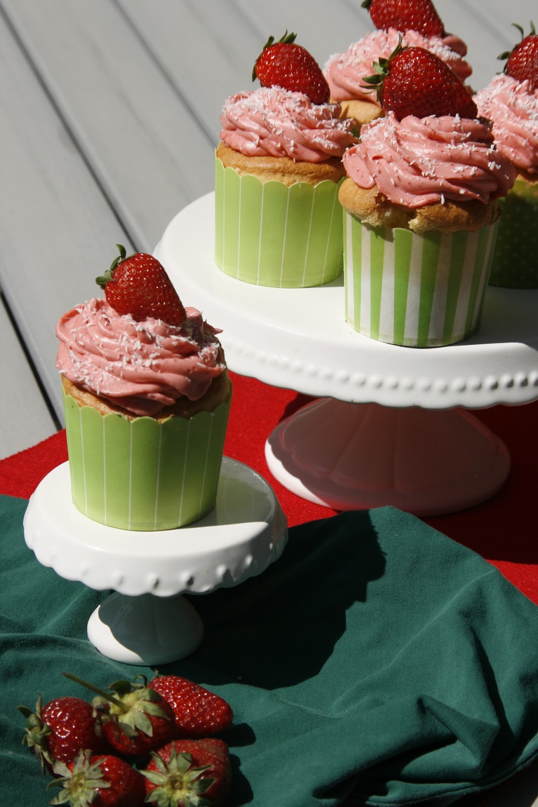 Céciles Cupcake Café: Erdbeer-Kokos-Cupcakes