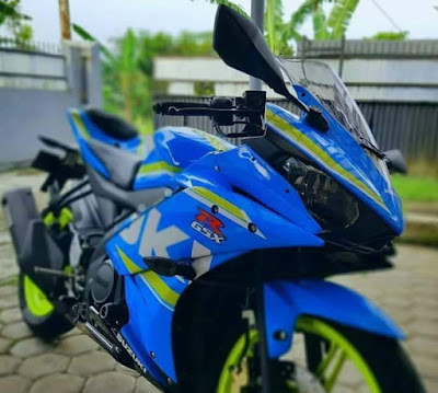 R15 Dengan headlamp R25 tambah cakep ya... Dengan headlamp R25 tambah cakep ya...