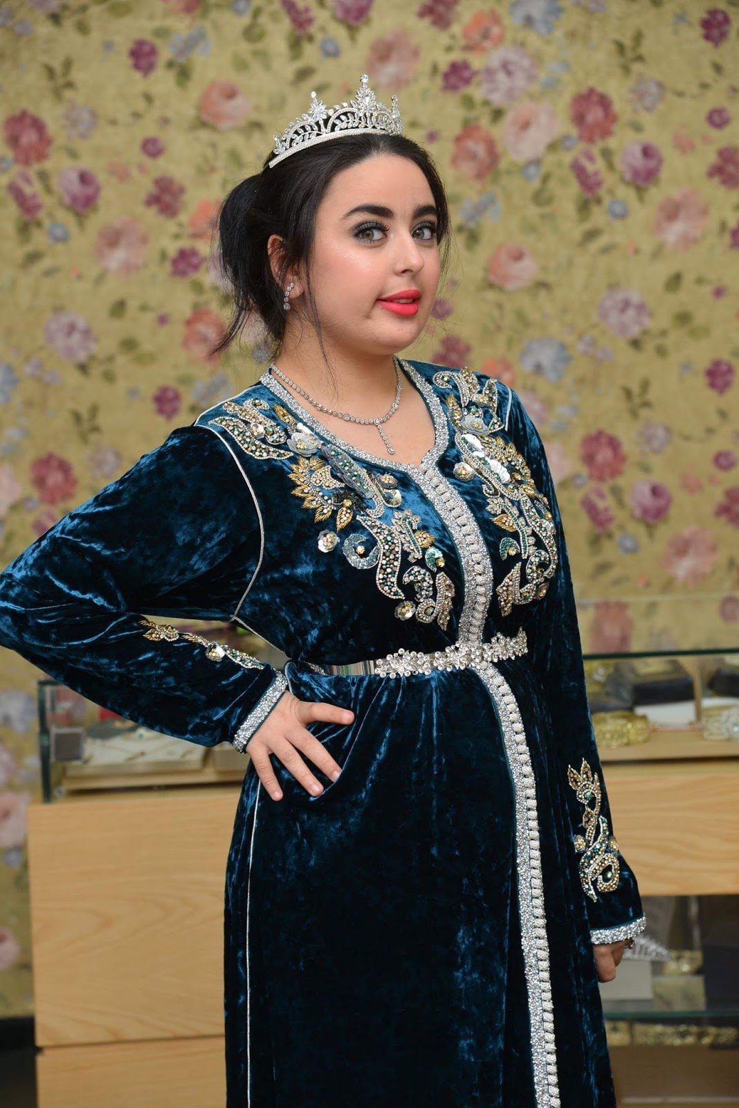 من أروع موديلات قفاطين مغربية بثوب الموبرة الراقي